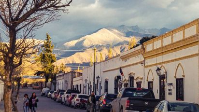 Escapada a un pueblo mágico de Salta que enamora con paisajes serranos y es ideal para el invierno