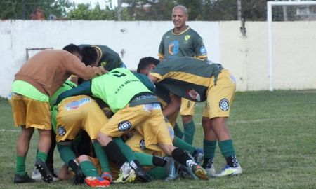 Los Canarios ganó el clásico ante Loyola. Foto: Naralia Rojas. Los Canarios ganó el clásico ante Loyola. Foto: Naralia Rojas.