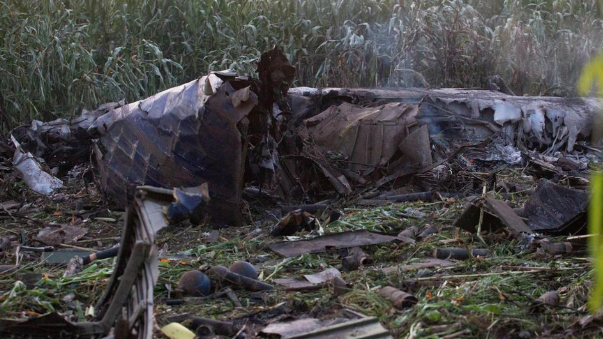 Murieron todos los tripulantes del avión ucraniano que transportaba armas.