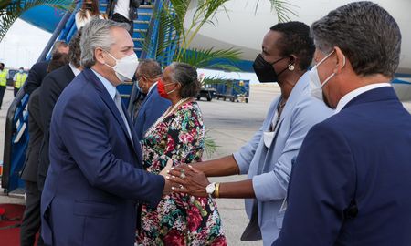 Alberto Fernández arribó a Barbados y mañana se reunirá con la primera ministra, Mia Mottley. Alberto Fernández arribó a Barbados y mañana se reunirá con la primera ministra, Mia Mottley.