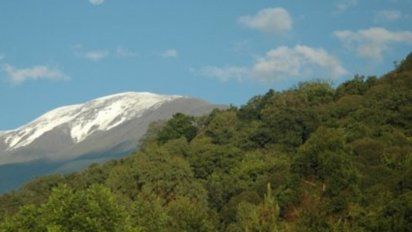 Desesperada búsqueda en Jujuy: una pareja se perdió mientras realizaba senderismo en el Cerro Azul