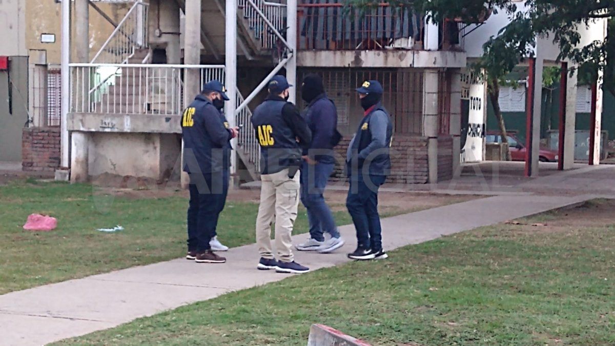 Los allanamientos fueron realizados por personal de la TOE y de la AIC