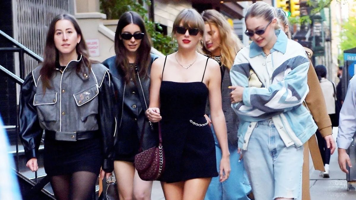 Blake Lively, Karlie Kloss y otras antiguas amigas de la cantante ya no forman parte de su círculo más cercano, mientras que Gigi Hadid y las hermanas HAIM siguen acompañándola. Blake Lively, Karlie Kloss y otras antiguas amigas de la cantante ya no forman parte de su círculo más cercano, mientras que Gigi Hadid y las hermanas HAIM siguen acompañándola.