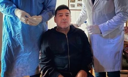 Maradona recibió este miércoles el alta y abandonó la Clínica de Olivos y continuará con su tratamiento por el cuadro de abstinencia en una vivienda de Nordelta. Maradona recibió este miércoles el alta y abandonó la Clínica de Olivos y continuará con su tratamiento por el cuadro de abstinencia en una vivienda de Nordelta.
