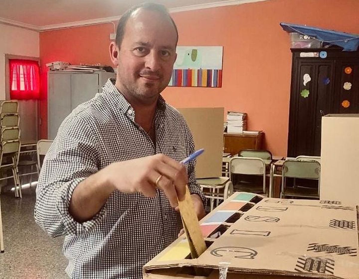 Nicolás Cuesta fue reelecto como intendente de San Justo. Nicolás Cuesta fue reelecto como intendente de San Justo.