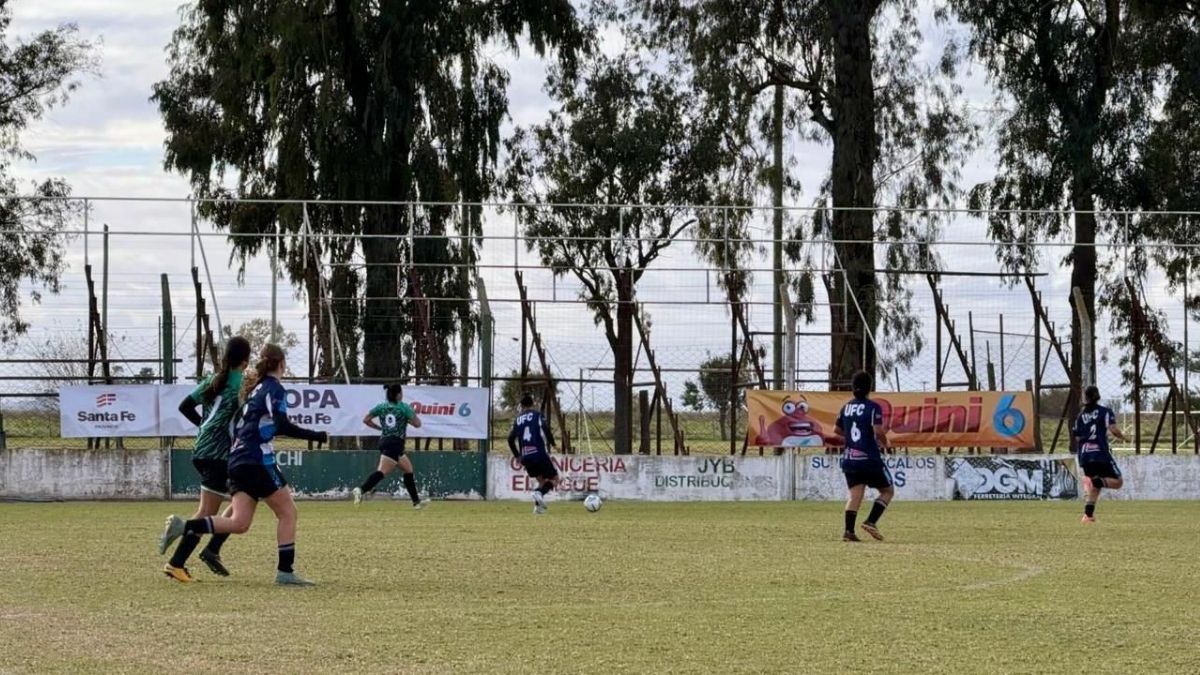 Con el impulso del Gobierno de la Provincia y el apoyo de Lotería de Santa Fe, la competencia tendrá actividad este fin de semana en fútbol femenino y golf Con el impulso del Gobierno de la Provincia y el apoyo de Lotería de Santa Fe, la competencia tendrá actividad este fin de semana en fútbol femenino y golf
