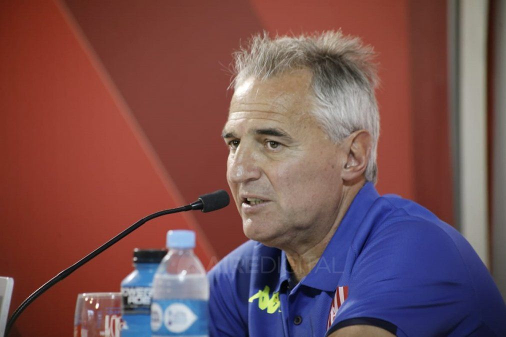 Leonardo Madelón es uno de los candidatos a dirigir Ferro, con la llegada del grupo Bragarnik al club.