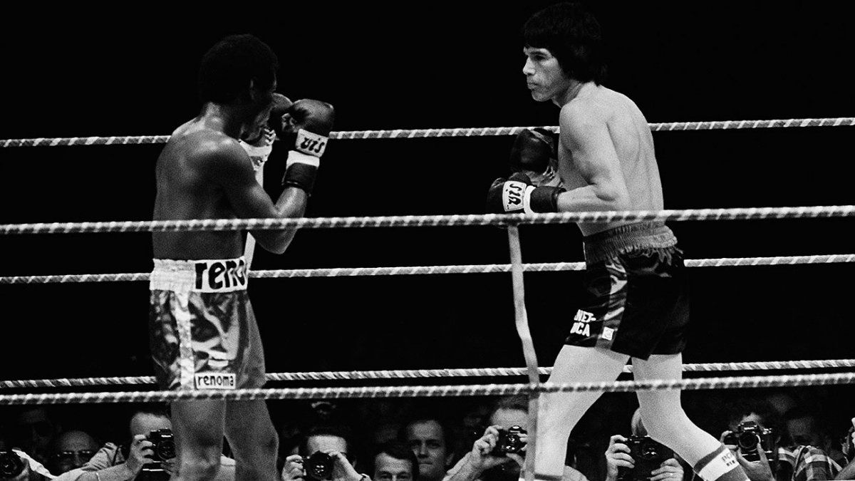 Escopeta recuper&oacute; sobre el ring lo que&nbsp;el CMB le hab&iacute;a quitado en un escritorio en 1974 tras vencer a Mantequilla N&aacute;poles.