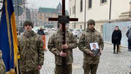 En el centro de Lviv se realizó el funeral de seis soldados que murieron en el ataque ruso a Yavoriv el domingo.