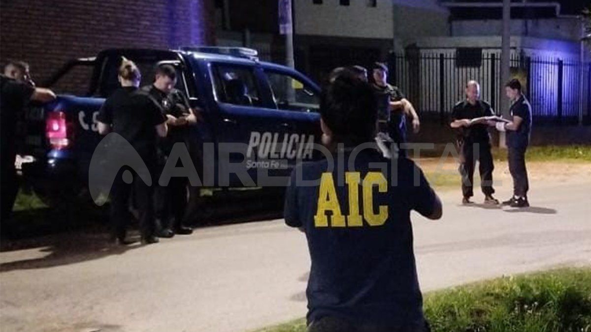 Peritajes. El momento en que integrantes del equipo criminalístico relevaron la zona del hecho. Peritajes. El momento en que integrantes del equipo criminalístico relevaron la zona del hecho.