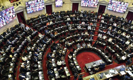 La Comisión de Legislación Penal de la Cámara de Diputados se reunirá este martes para iniciar el debate de proyectos que buscan modificar el Código Penal y penalizar la conducción imprudente de vehículos. La Comisión de Legislación Penal de la Cámara de Diputados se reunirá este martes para iniciar el debate de proyectos que buscan modificar el Código Penal y penalizar la conducción imprudente de vehículos.