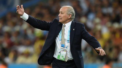 Alejandro Sabella permanecerá internado y su cuadro es 