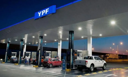 YPF usará inteligencia artificial para bajar los precios en horas de baja demanda y habilitará el autoservicio en todo el país. YPF usará inteligencia artificial para bajar los precios en horas de baja demanda y habilitará el autoservicio en todo el país.
