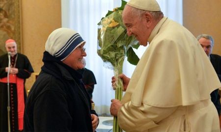 El Papa Francisco cumple 86 años y recibió a la Delegación Madre Teresa. El Papa Francisco cumple 86 años y recibió a la Delegación Madre Teresa.