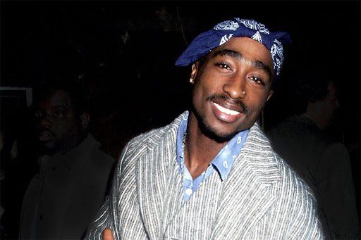 La imagen de Tupac Shakur estuvo atravesada por sus alusiones en su obra al sexo, las drogas, las armas y la violencia policial; y, en muchos casos, se confundió con la realidad, lo cual lo ubicó en el centro de diversas polémicas.