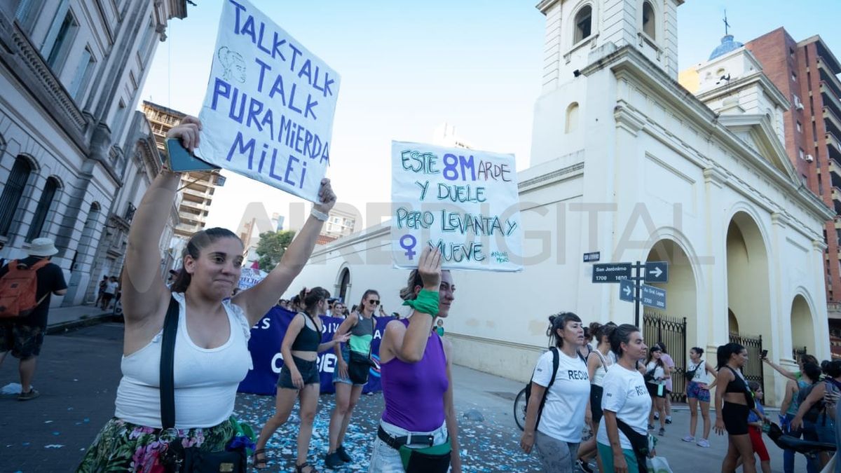 Calificaron al gobierno de Javier Milei como “patriarcal, neoliberal, extractivista, fascista y represivo”. Calificaron al gobierno de Javier Milei como “patriarcal, neoliberal, extractivista, fascista y represivo”.