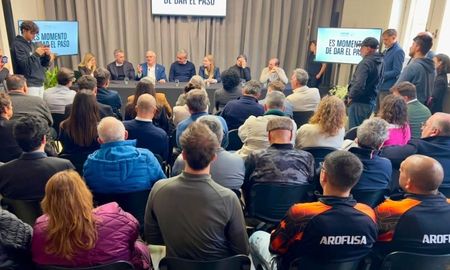 El Gobierno de Santa Fe, junto con la Municipalidad de Rosario, el Comité Olímpico Argentino (COA) y el Comité Paralímpico Argentino (Copar), presentó este miércoles el programa CReAr Federal El Gobierno de Santa Fe, junto con la Municipalidad de Rosario, el Comité Olímpico Argentino (COA) y el Comité Paralímpico Argentino (Copar), presentó este miércoles el programa CReAr Federal