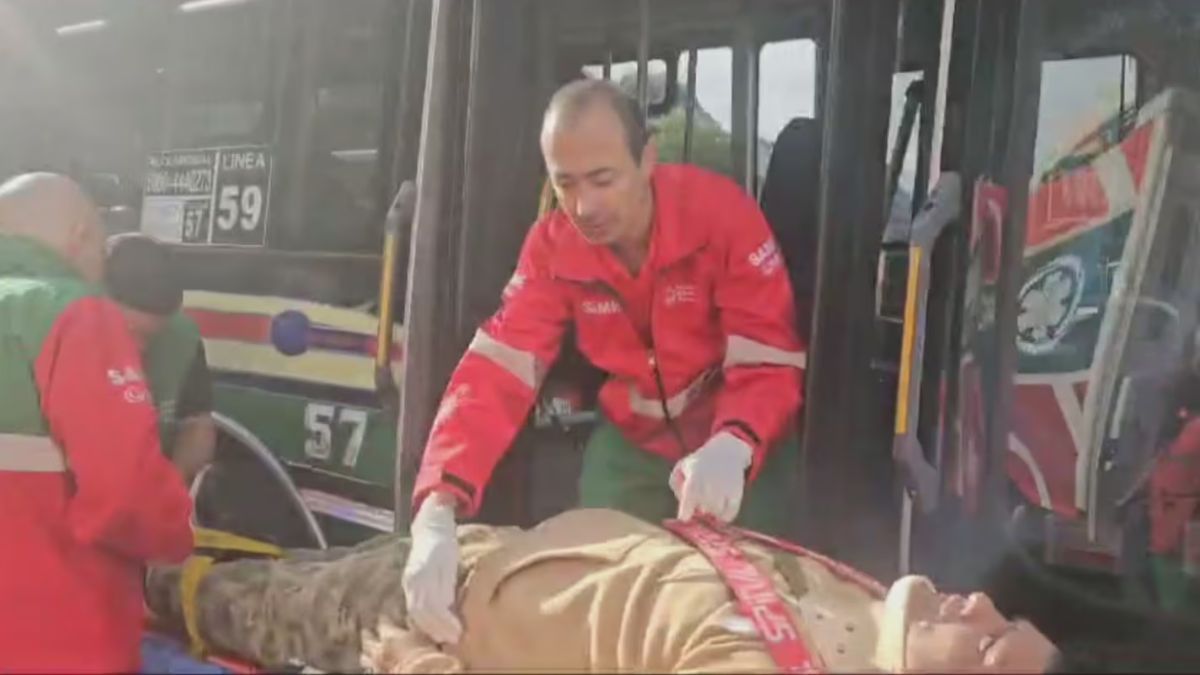 El choque entre dos colectivos dejó al menos 26 personas heridas. El choque entre dos colectivos dejó al menos 26 personas heridas.