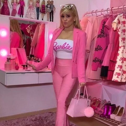 Bruna creó su propia casa Barbie.