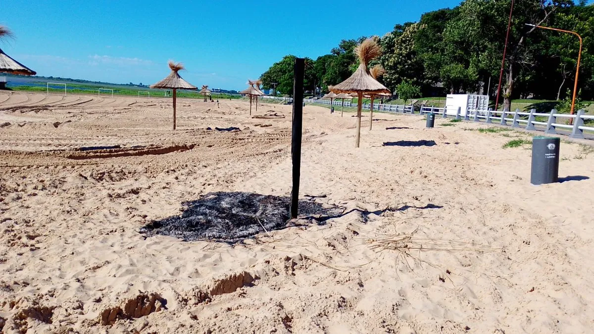 La situación fue advertida por personal que limpia y mantiene el orden en la playa municipal.&nbsp;