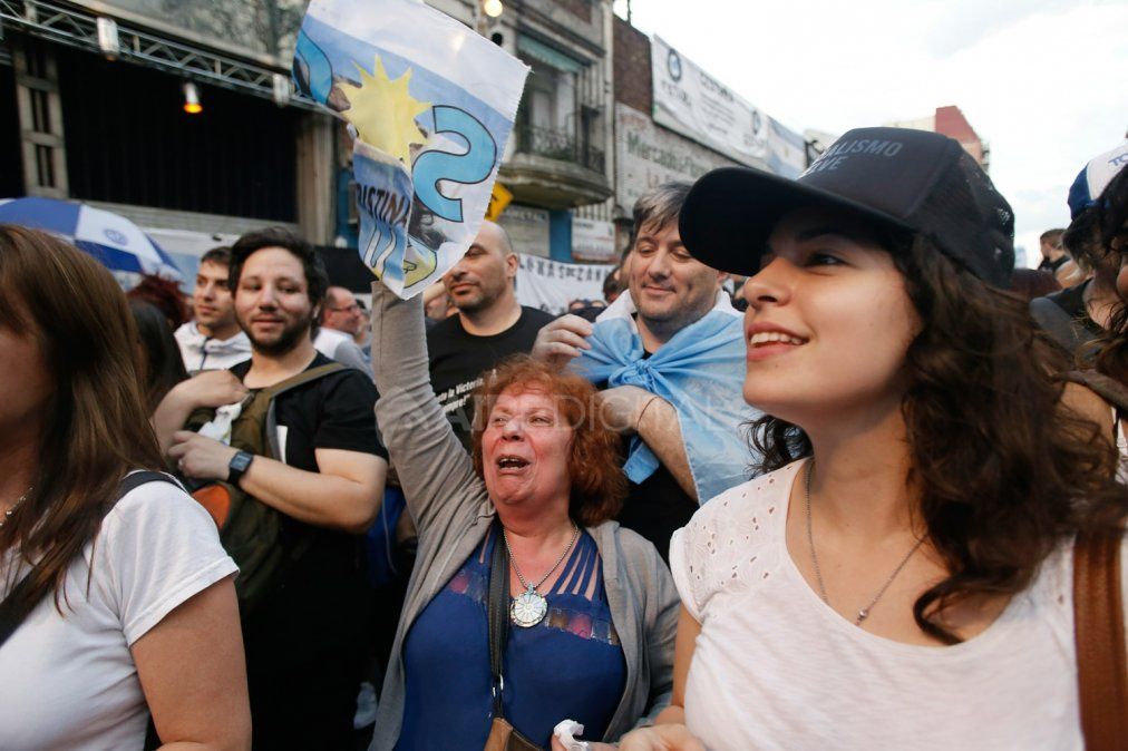 Así se vivió el triunfo electoral en el búnker del Frente de Todos en Buenos Aires