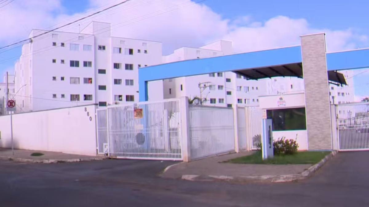 Vecinos retuvieron al acusado cuando intentaba escapar del edificio tras el suceso. Vecinos retuvieron al acusado cuando intentaba escapar del edificio tras el suceso.