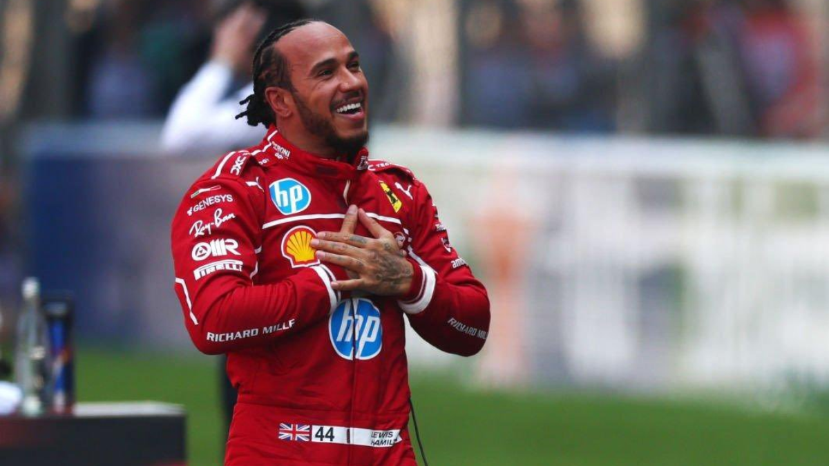 Lewis Hamilton se quedó con la carrera sprint en China y consiguió su primer triunfo en Ferrari. Lewis Hamilton se quedó con la carrera sprint en China y consiguió su primer triunfo en Ferrari.
