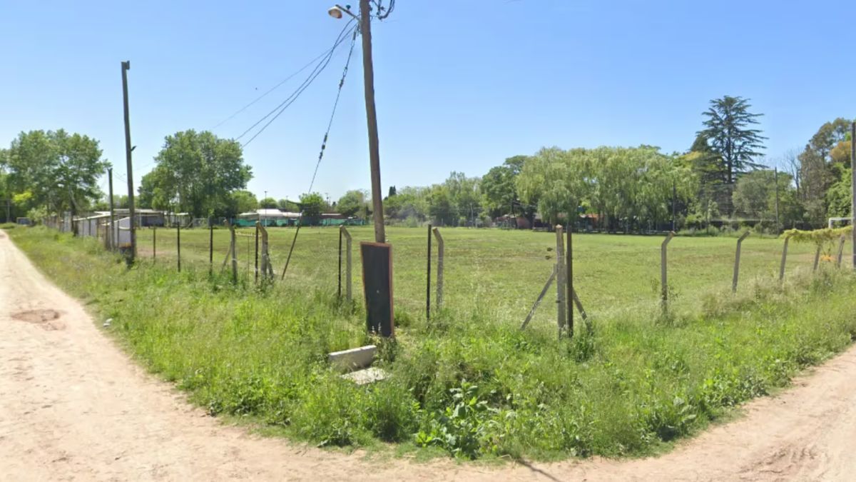 El cuerpo del joven fue encontrado en una cancha de fútbol ubicada en el barrio Güemes