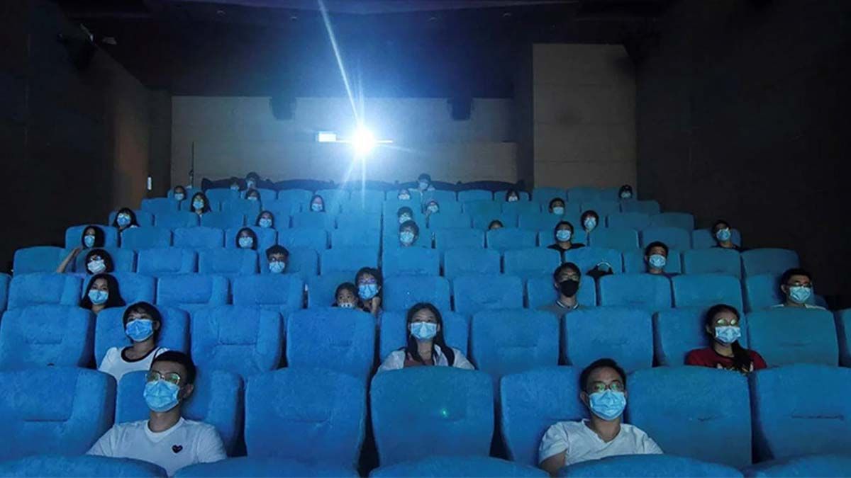 La mayor&iacute;a de los cines operan con distanciamiento f&iacute;sico u otras restricciones de capacidad.