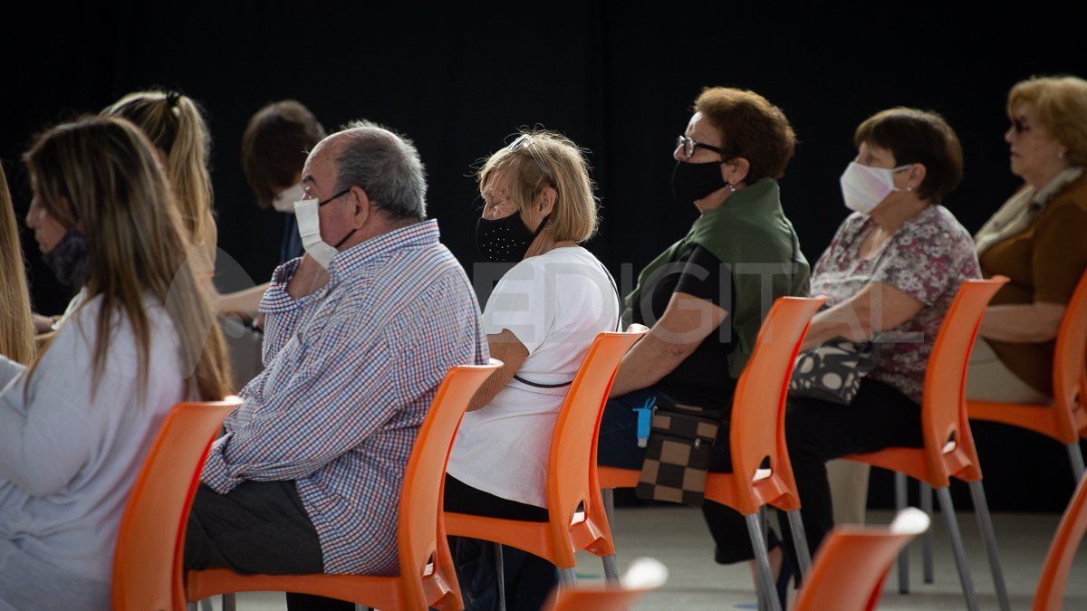 En la ciudad de Santa Fe el vacunatorio de La Esquina Encendida es uno de los que mayor demanda registra.