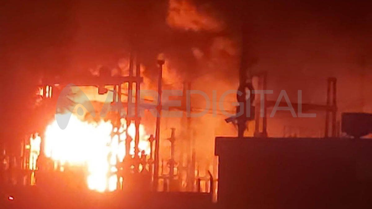 El 21 de diciembre, cerca de las 3 de la madrugada, se incendió una estación transformadora de la Empresa Provincial de la Energía (EPE) ubicada en el norte de la ciudad de Santa Fe. El fuego se desató tras una avería, que dejó sin suministro eléctrico a los barrios de esa zona de la capital provincial.