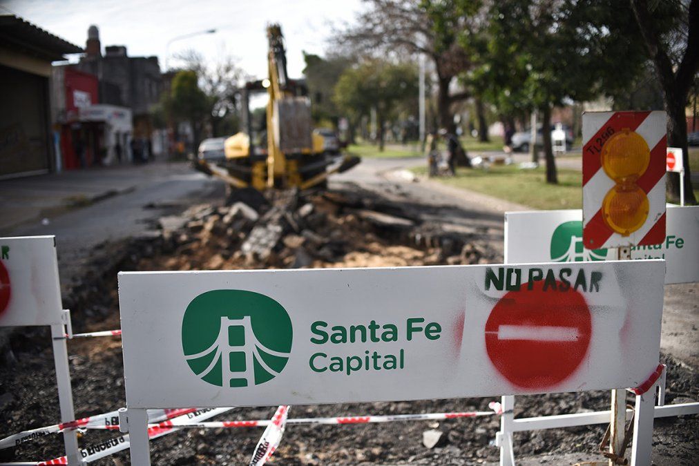 Las municipalidad trabaja en el microcentro de Santa Fe; algunos cortes se extenderán por casi tres semanas.