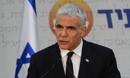 El Gobierno hará todo lo que pueda para unir y unificar a todos los sectores de la sociedad israelí, le dijo Lapid. El Gobierno hará todo lo que pueda para unir y unificar a todos los sectores de la sociedad israelí, le dijo Lapid.