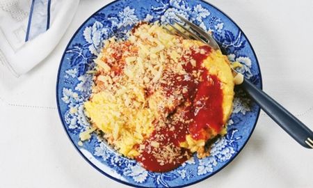 Polenta con salsa bolognesa. Polenta con salsa bolognesa.