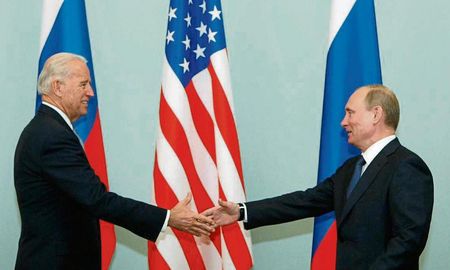 Funcionarios del Gobierno estadounidense del presidente Joe Biden revelaron ayer algunos detalles de las propuestas que llevará Washington a las conversaciones en Ginebra, Suiza, que no parecen satisfacer las exigencias del Gobierno del mandatario ruso Vladimir Putin. Funcionarios del Gobierno estadounidense del presidente Joe Biden revelaron ayer algunos detalles de las propuestas que llevará Washington a las conversaciones en Ginebra, Suiza, que no parecen satisfacer las exigencias del Gobierno del mandatario ruso Vladimir Putin.
