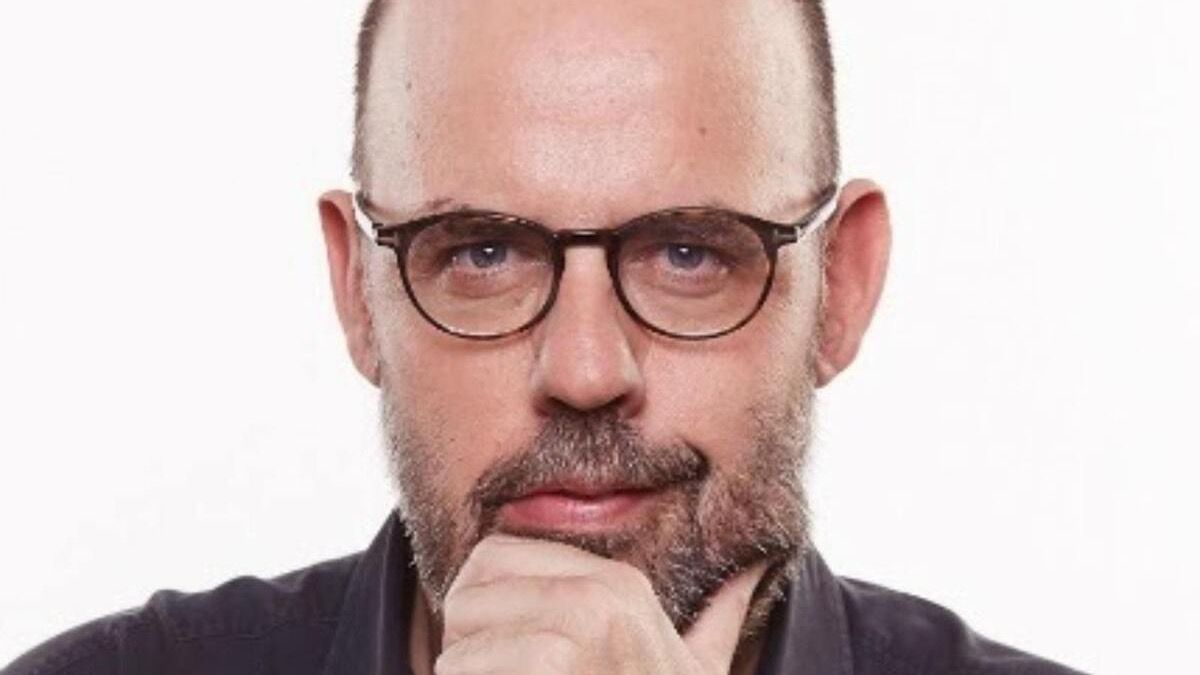 Jordi Basté i Duran es un presentador de radio y televisión español. Actualmente, es el director y presentador del programa matinal El món a RAC 1 (RAC 1).