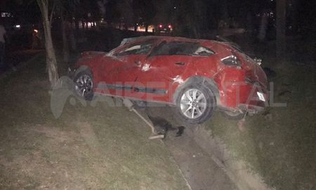 El suceso ocurrió en horas de la noche y tuvo lugar en el bulevar central del barrio privado. El suceso ocurrió en horas de la noche y tuvo lugar en el bulevar central del barrio privado.