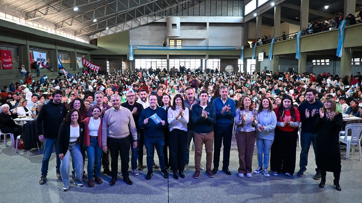 Los principales referentes del Partido Socialista de Santa Fe, durante la tallarinada por el 25 de Mayo.