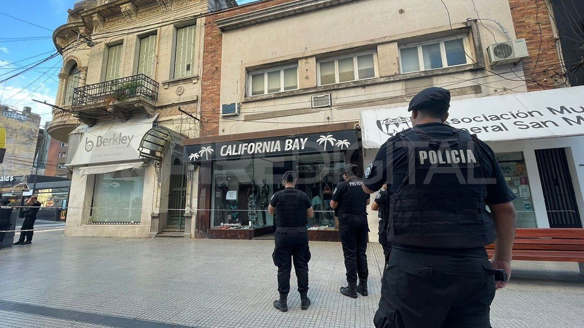 El local se encuentra con custodia policial desde el viernes por la tarde. El local se encuentra con custodia policial desde el viernes por la tarde.