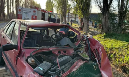 Un joven perdió la vida luego de chocar de frente contra un colectivo en Mendoza. Un joven perdió la vida luego de chocar de frente contra un colectivo en Mendoza.