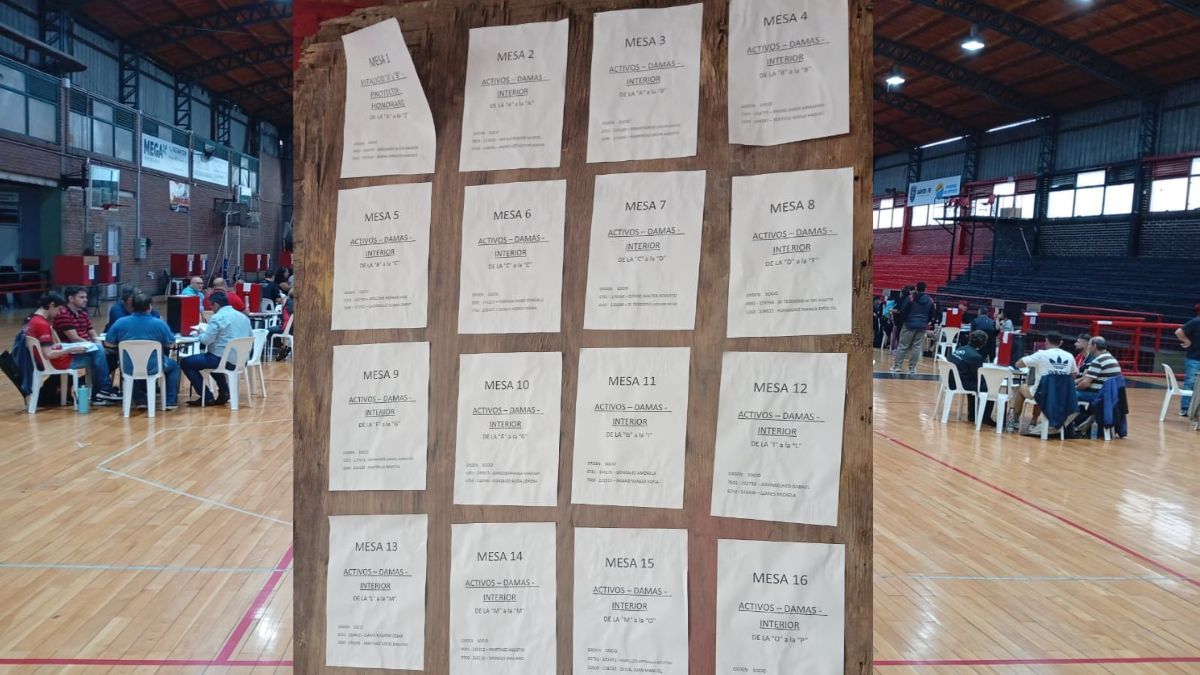 Las mesas de los socios habilitados.