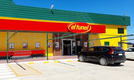 El Túnel Supermercados abrió en la zona de countries su novena sucursal. El Túnel Supermercados abrió en la zona de countries su novena sucursal.