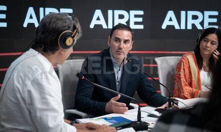 El doctor Hugo Javier Imhoff, especialista en cirugía general y en endoscopia digestiva, referente en la región y el país, visitó los estudios de AIRE. El doctor Hugo Javier Imhoff, especialista en cirugía general y en endoscopia digestiva, referente en la región y el país, visitó los estudios de AIRE.