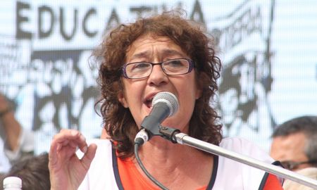 La titular de CTERA, Sonia Alesso, celebró este miércoles que el Gobierno nacional reconozca la necesidad de actualizar los salarios docentes”. La titular de CTERA, Sonia Alesso, celebró este miércoles que el Gobierno nacional reconozca la necesidad de actualizar los salarios docentes”.