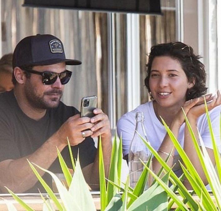 Zac Efron y Vanessa Valladares terminaron su relación.