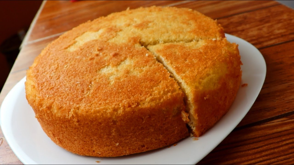 La receta fácil para hacer bizcochuelo casero con harina común en 3 pasos