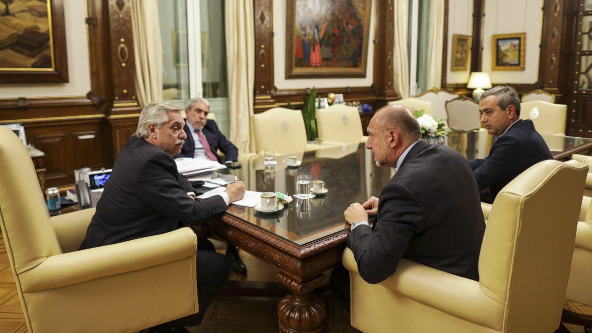 Alberto Fernández recibió a Omar Perotti y el intendente de Rosario, Pablo Javkin en mayo por la inseguridad.