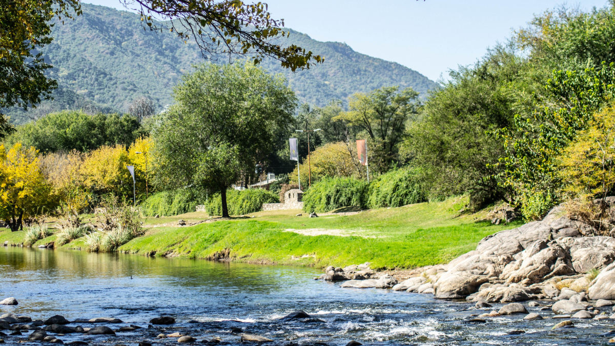 Escapada a una maravillosa ciudad de Córdoba entre sierras, ríos y mucha historia