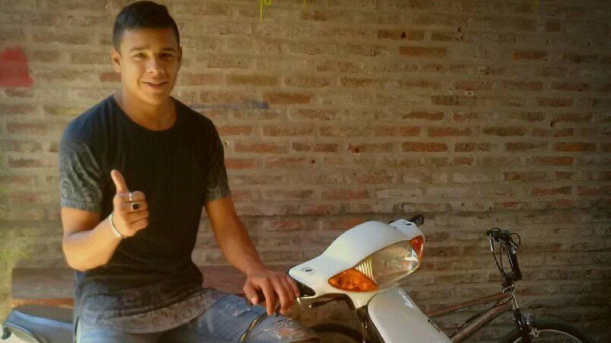 A Mat&iacute;as Ezequiel Ib&aacute;&ntilde;ez, de 21 a&ntilde;os, lo mataron en el techo de su casa de un balazo en el t&oacute;rax luego de mantener un conflicto a diez cuadras de all&iacute;.
