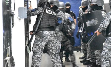 Las fuerzas de seguridad realizaron requisas y trasladaron presos en la Cárcel de Piñero. Las fuerzas de seguridad realizaron requisas y trasladaron presos en la Cárcel de Piñero.